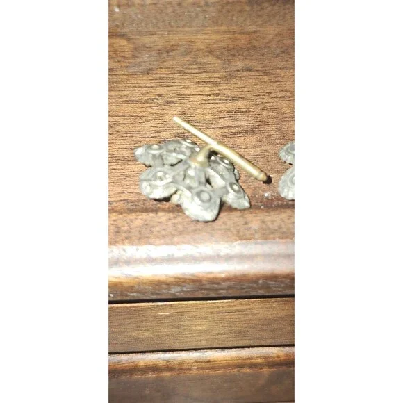 Vintage Brass & Ruby Glass Cufflinks – Floral Screw-Back Mid-Century Style - Picture 6 of 7